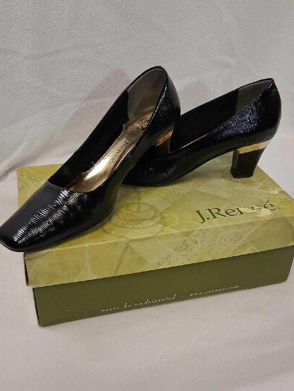 J.Renee Black Lizard Textured Low Heel Pumps With Gold Trim Size 7 1/2.like New